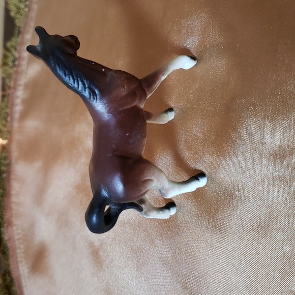 3 Horse Figurines - Picture 10 of 12